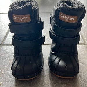 Toddler boy cat &jack winter boots Iike new! Worn 2-3 times! Great condition